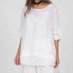 Gold Hawk White Silk & Lace Short Sleeve Blouse; S